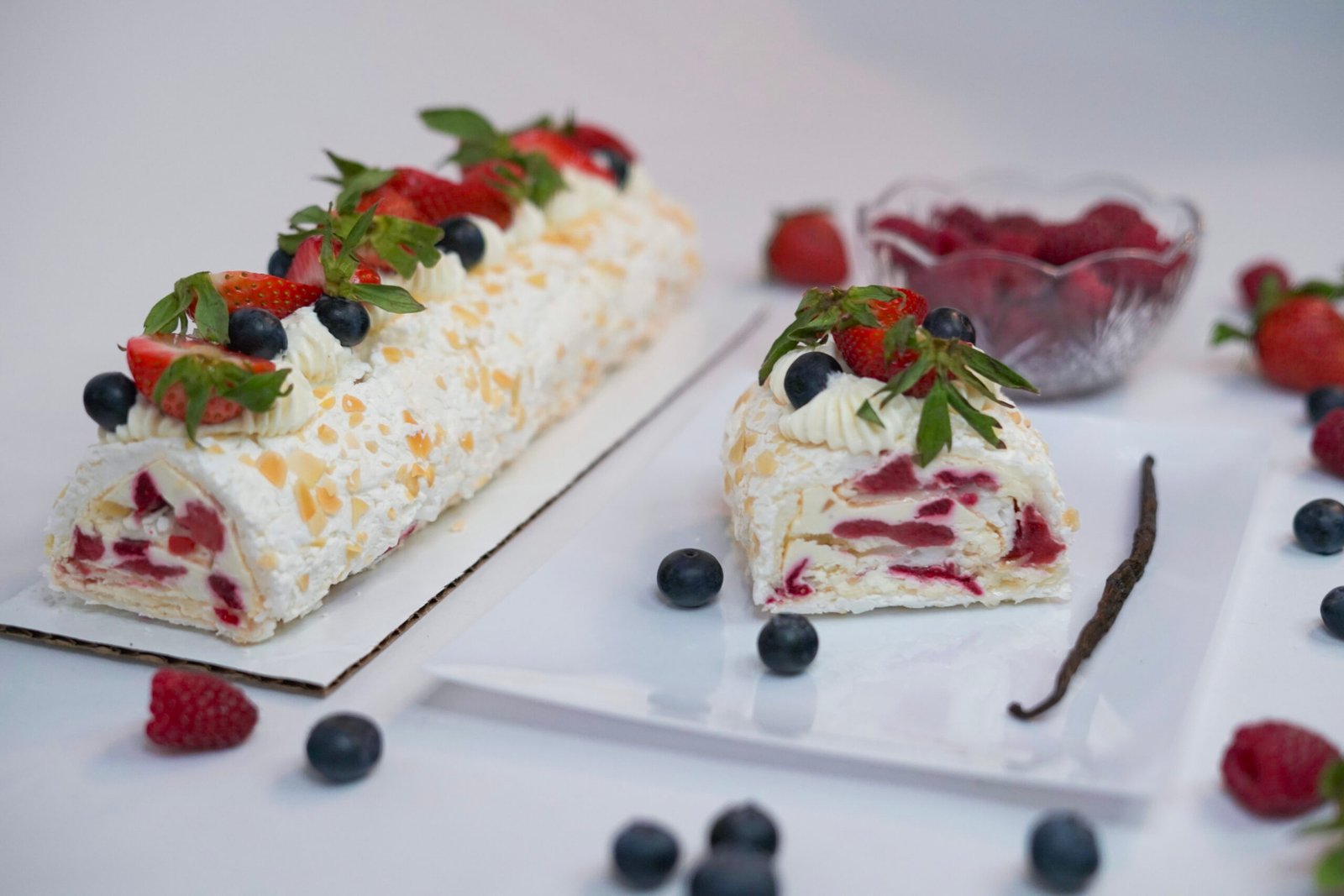 Vanilla Berries Meringue Roll